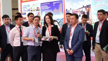 Фотография к новости: Индустрия министрі Қытай зауыттарын аралап жүр