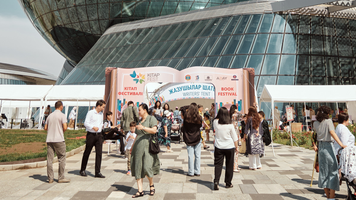 Елорданың туған күнінде Астанада ең ірі Kitap Fest кітап фестивалі өтті