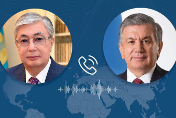 Фотография к новости: Тоқаев Мирзиёевті Президент сайлауындағы сенімді жеңісімен құттықтады