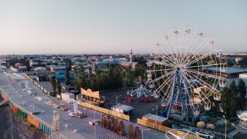 Фотография к новости: Алакөлде күніне 15-20 мың адам демалады