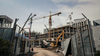 Фотография к новости: Қарқыны жоғары болғанымен, сапаға көңіл бөлінбейді - Тоқаев құрылыстағы олқылықтар жайлы