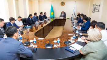 Фотография к новости: Депутаттар Атырауда ірі мұнай-газ кәсіпорындарында жұмысшылар мәселесін көтерді