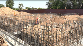 Фотография к новости: Павлодар облысында «Ауыл – ел бесігі» аясында салынып жақтан құрылыс кешеуілдеп жатыр