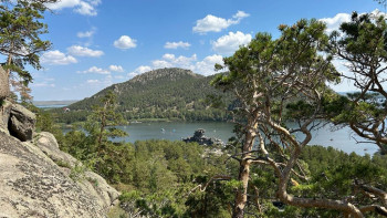 Фотография к новости: Бурабайдағы «Көкше» тауында орман төсемі өртенді