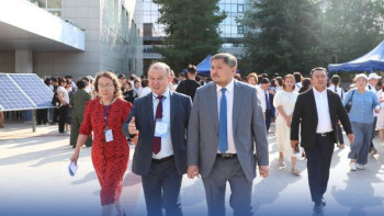 Фотография к новости: Саясат Нұрбек ЖОО-ның қабылдау комиссиясының жұмысымен танысты