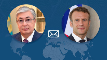 Фотография к новости: Тоқаев Макронды ұлттық мейрамымен құттықтады