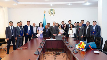 Фотография к новости: Металлургтердің кәсіби мерекесіне орай сала мамандарына құрмет көрсетілді