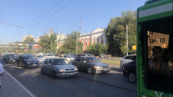 Фотография к новости: Алматы тұрғындарын аптап ыстық пен көлік кептелісі шаршатты