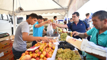 Фотография к новости: Алматыда ауылшаруашылық жәрмеңкесі өтіп  жатыр