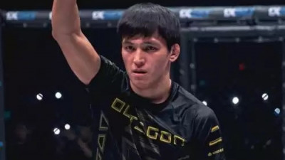 Азат Мақсұм UFC-дегі алғашқы кездесуін сәтті өткізді