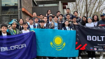 Фотография к новости: Еліміздің оқушылары Австралиядағы робототехника чемпионатында жүлдегер болды