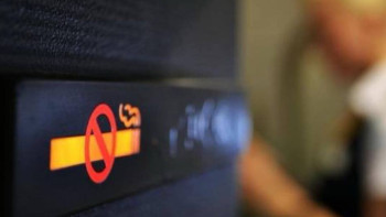 Фотография к новости: Ұшақта темекі шеккен екі жолаушыға айыппұл салынды