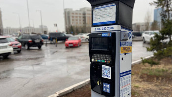 Фотография к новости: Алматыда автотұрақтар қала меншігіне қайтарылып, тақтайшалар ауыстырылып жатыр