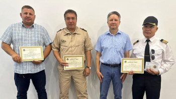 Фотография к новости: Семей мен Көкшетаудағы өртті сөндіруге қатысқан ұшқыштар марапатталды