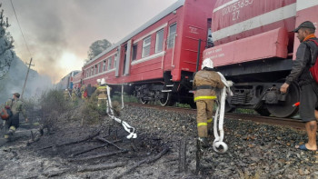 Фотография к новости: Шығыс Қазақстанда өрт сөндіру пойызының көмегімен өртенген шөп сөндірілді