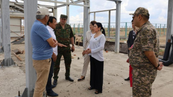 Фотография к новости: Мәслихат депутаттары құрылыс жүріп жатқан өрт сөндіру бөлімдерін аралады