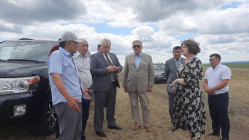 Фотография к новости: Сенаторлар Шығыс Қазақстан облысындағы қожалық өкілдерімен кездесті