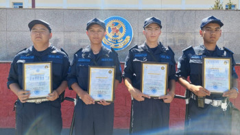 Фотография к новости: Cуға батып бара жатқан спортшыны құтқарған Ұлттық ұлан сарбаздары марапатталды