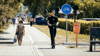 Фотография к новости: Қазақстанда самокат айдаушылар қорғаныс дулығасын киюге міндеттелмек