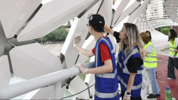 Фотография к новости: Астанада еріктілер «Атырау көпірін» граффитиден тазартты