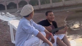 Фотография к новости: Бір аунап тұрған шығар. Талант иесі қарғаларға ән арнап, желіні шулатты