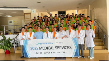 Фотография к новости: Оңтүстік кореялық дәрігерлер жетісулық тұрғындарға 33 ота жасады