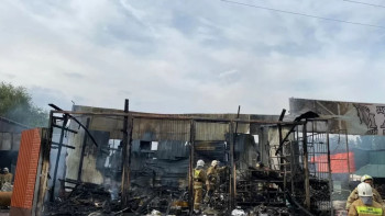 Фотография к новости: Алматыда құрылыс материалдарын сататын дүкен өртенді