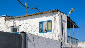 Фотография к новости: 4-тегі баласын жауыздықпен өлтірген әке өмірін түрмеде өткізуі мүмкін