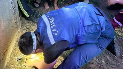 Оралда үш жасар бала шұңқырға түсіп кетті