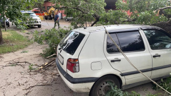Фотография к новости: Батыс Қазақстанда қатты дауыл шатырларды жұлып кетті