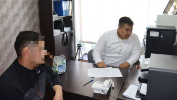 Фотография к новости: Қарағандылық “Киберпол” қызметкерлері алаяқтық жасаған азаматты ұстады