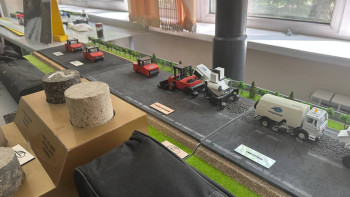 Фотография к новости: «ҚазжолҒЗИ» Қазақстан бойынша 50-ге жуық тас карьерін зерттейді