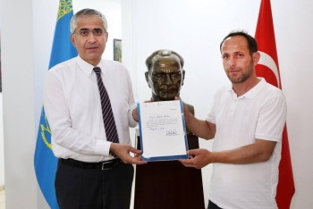 Фотография к новости: Алматыдағы өртте балалар мен анасын құтқарған азамат марапатталды