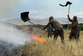 Фотография к новости: "Бұйратау" паркіндегі өртті 80-ге жуық қызметкер сөндіріп жатыр