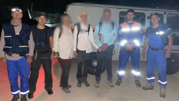 Фотография к новости: Ақсай шатқалында адасып кеткен туристер құтқарылды