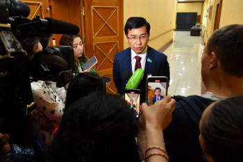 Фотография к новости: Аймағамбетов ақылы оқуға түскен түлектерге грант жеңіп алу жолдарын атады