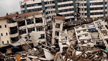 Фотография к новости: Қытайдағы жер сілкінісінен 126 ғимарат қирап, 20-дан астам адам зардап шекті