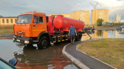 Астана көшелерін жаңбыр суынан тазартуға 100-ден астам техника жұмылдырылды
