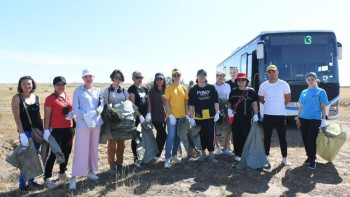 Фотография к новости: Елордалық ҚХА мен үкіметтік емес ұйымдар су қоймасының жағалауын тазалады