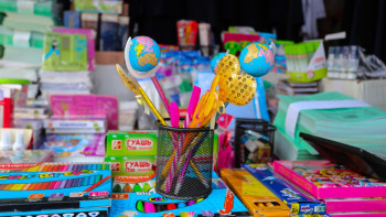 Фотография к новости: 1 қыркүйек қарсаңында мектепке қажетті заттар қанша теңгеге қымбаттады?