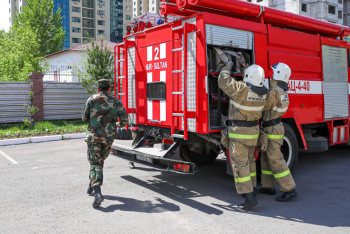 Фотография к новости: Елордада өрт сөндірушілер 5 адамды өрттен құтқарды