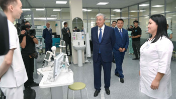 Фотография к новости: Тоқаев Павлодардағы медицина мекемесінің жұмысымен танысты