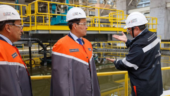 Фотография к новости: Үкімет басшысы Хромтаудағы бірегей фабрика жұмысымен танысты