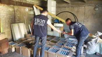 Фотография к новости: Петропавл полицейлері акцизделмеген 500 литр алкогольдік өнімді тәркіледі