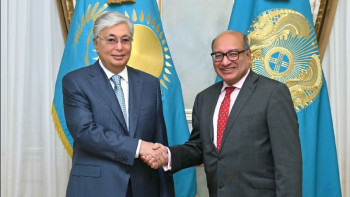 Фотография к новости: Мемлекет басшысы сэр Сума Чакрабартиді қабылдады