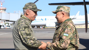 Фотография к новости: Ақтауда Қазақстан мен Өзбекстан қорғаныс министрлері кездесті