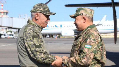 Ақтауда Қазақстан мен Өзбекстан қорғаныс министрлері кездесті