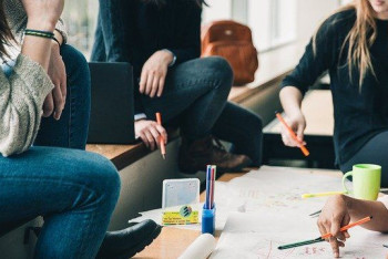 Фотография к новости: Жұмыссыз әрі баспанасыз жастарға үш мүмкіндік