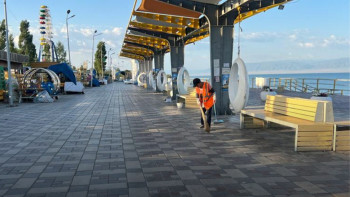 Фотография к новости: Алакөл жағасынан күніне 10 тонна қоқыс шығарылады