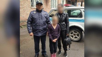 Фотография к новости: Риддер полицейлері жоғалған 10 жасар қызды іздеп тапты